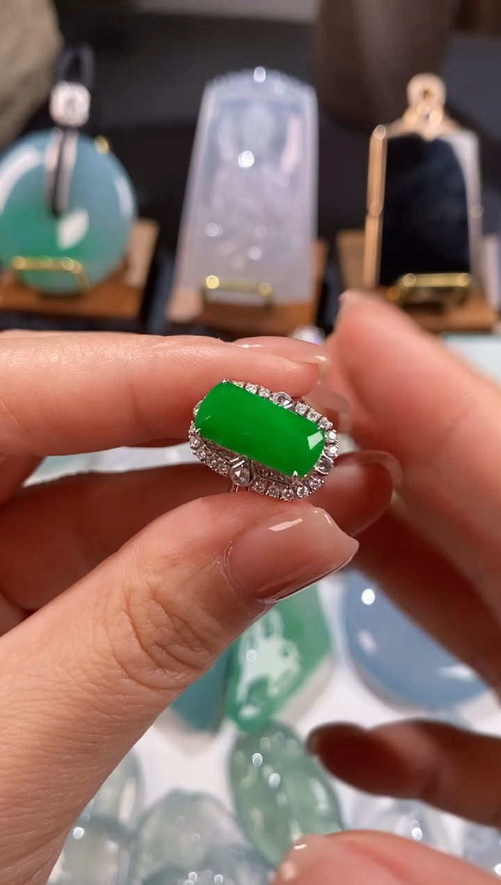 【闪购商品】翡翠吊坠(不含链)18K金镶嵌18K金翡翠戒指