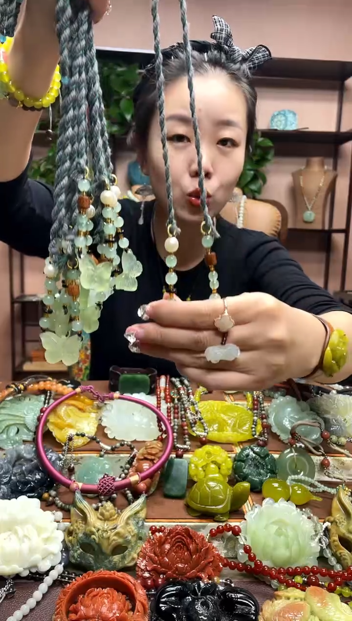 未镶嵌岫玉吊坠多样性发货发其中之一