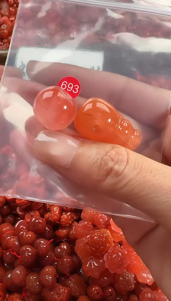 颈饰未镶嵌南红玛瑙1