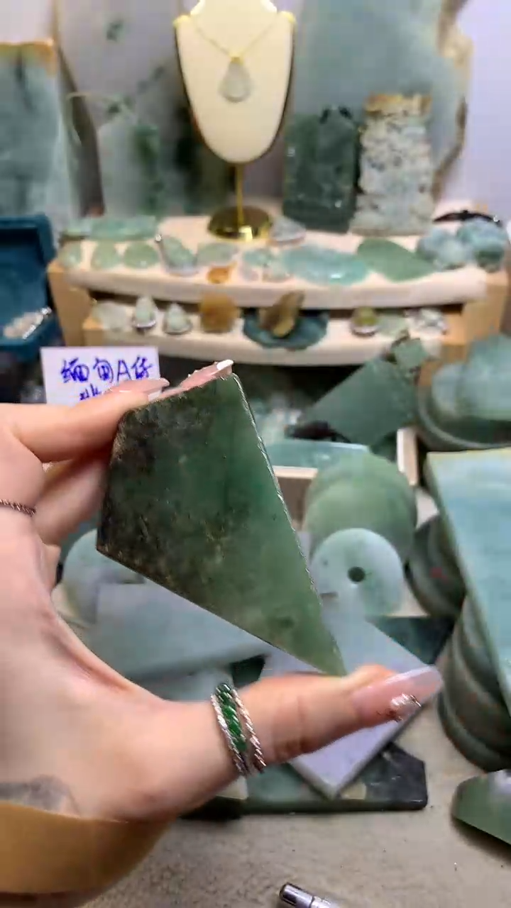 【闪购商品】翡翠挂件未镶嵌缅甸A货翡翠，没有运费险