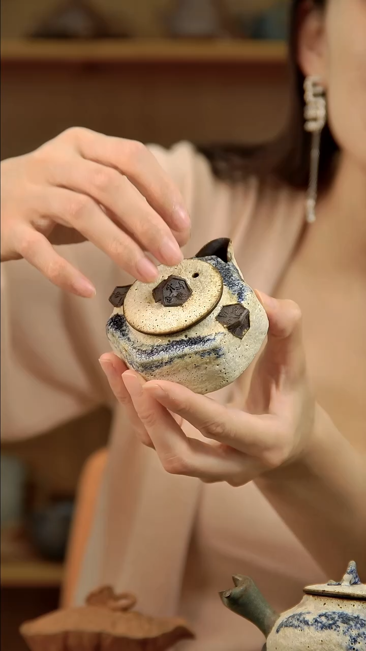 言野手作  粉引六方宝瓶