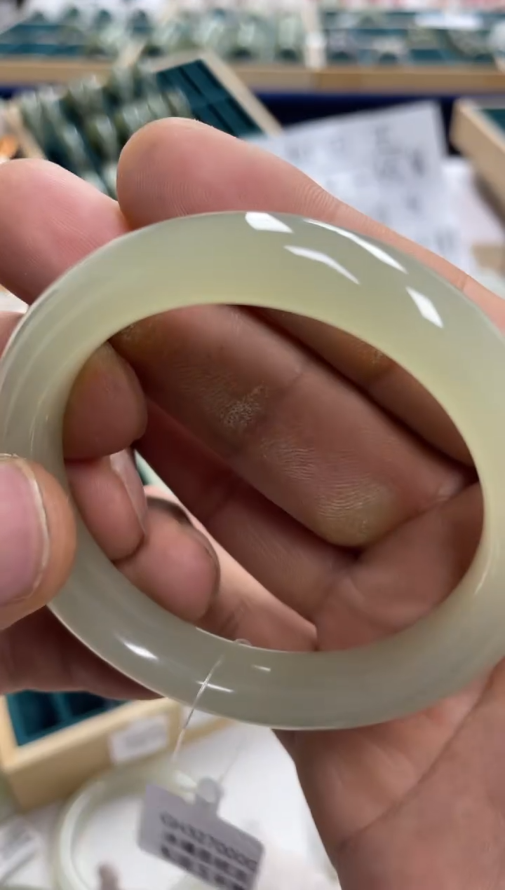 未镶嵌手镯和田玉夏****.和田玉手镯327000