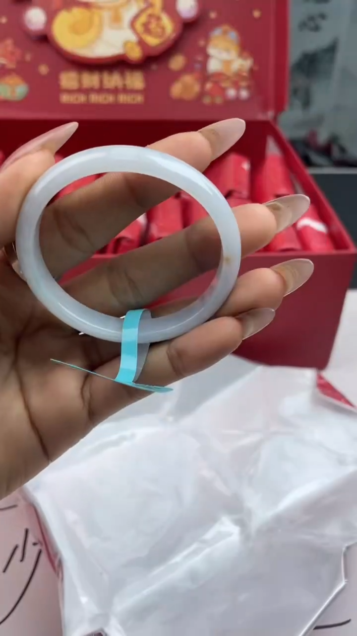 【闪购商品】翡翠手镯未镶嵌6翡翠手镯（微瑕）