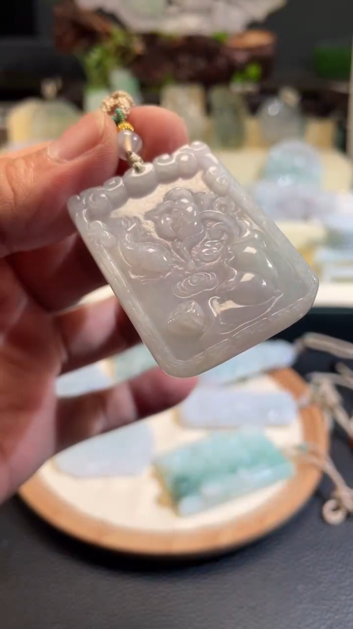 翡翠未镶嵌颈饰8/04/153