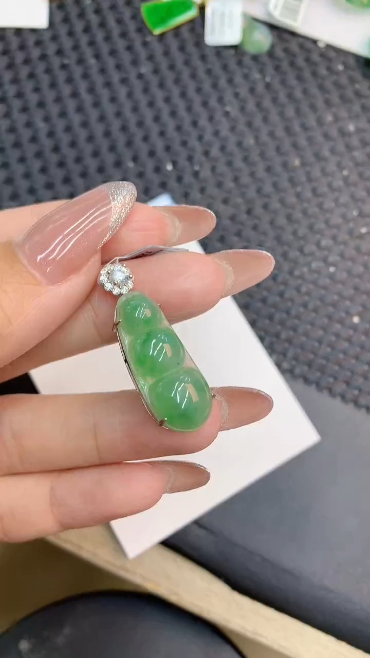 颈饰未镶嵌翡翠1