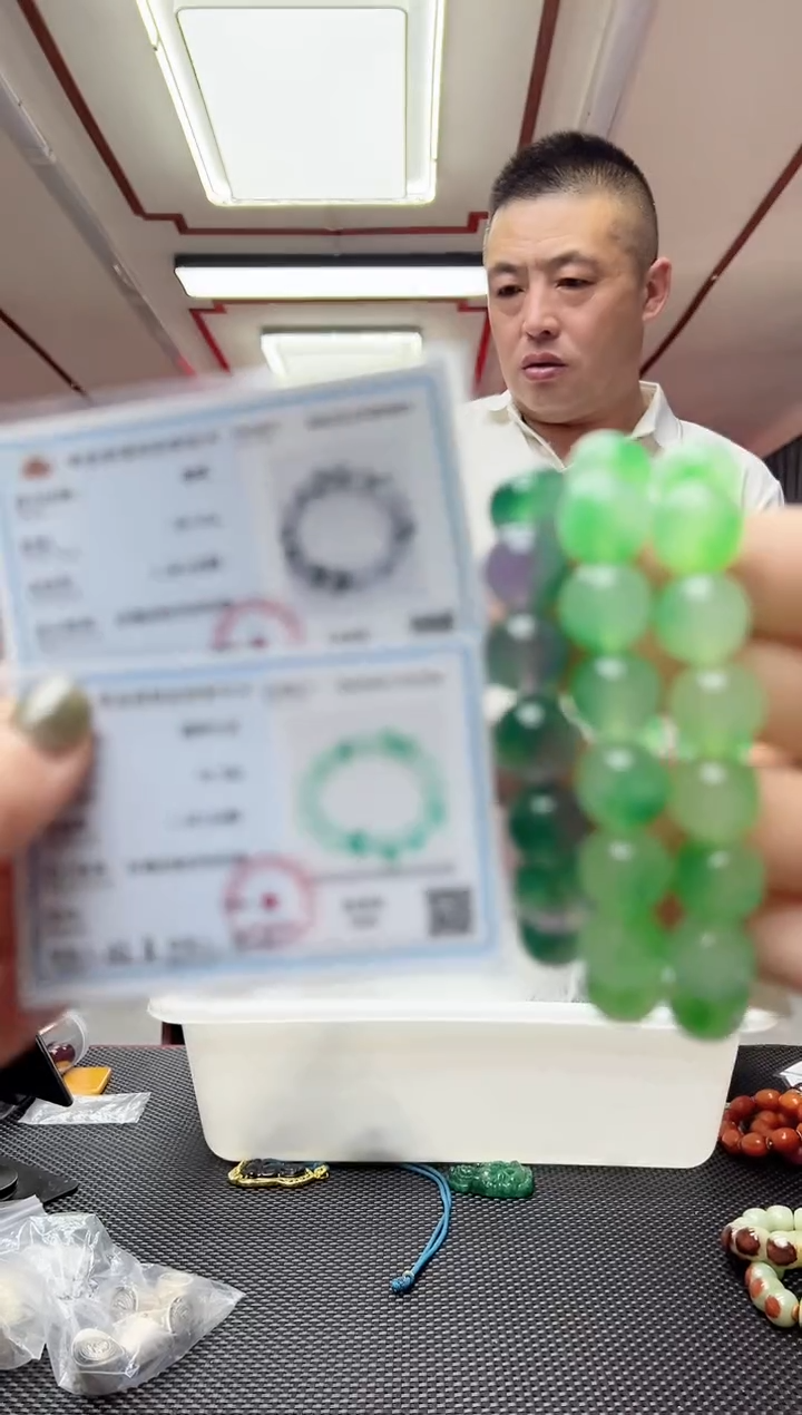 【闪购商品】翡翠手串未镶嵌多样性发货其中发一