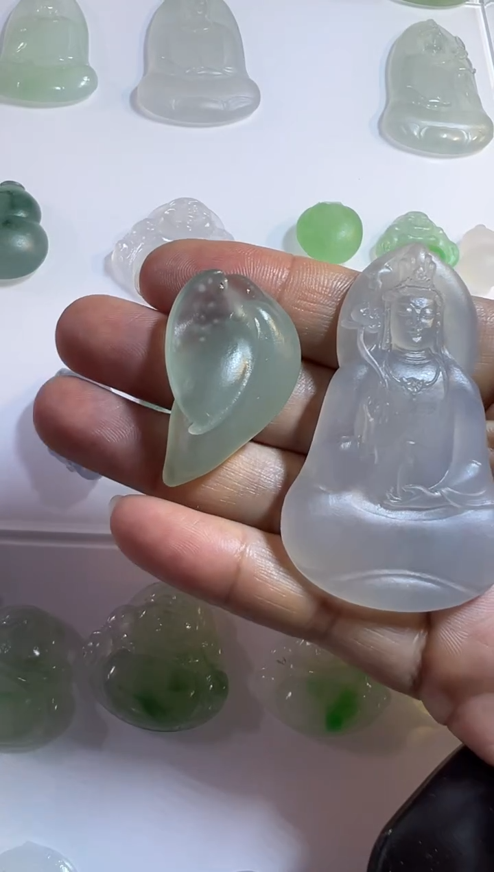 定制翡翠未镶嵌挂件