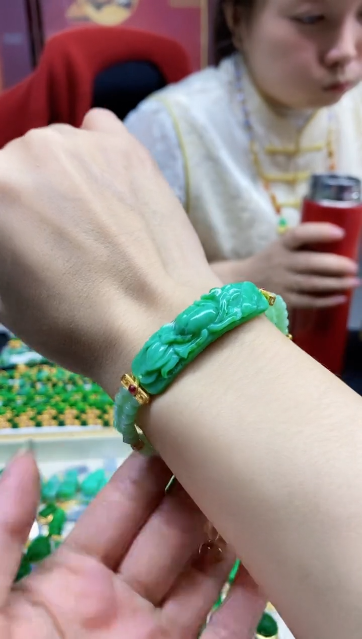 颈饰未镶嵌翡翠手牌