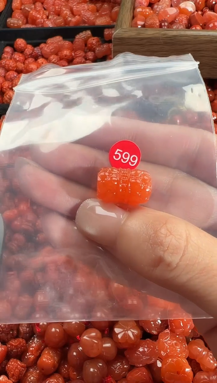 颈饰未镶嵌南红玛瑙1