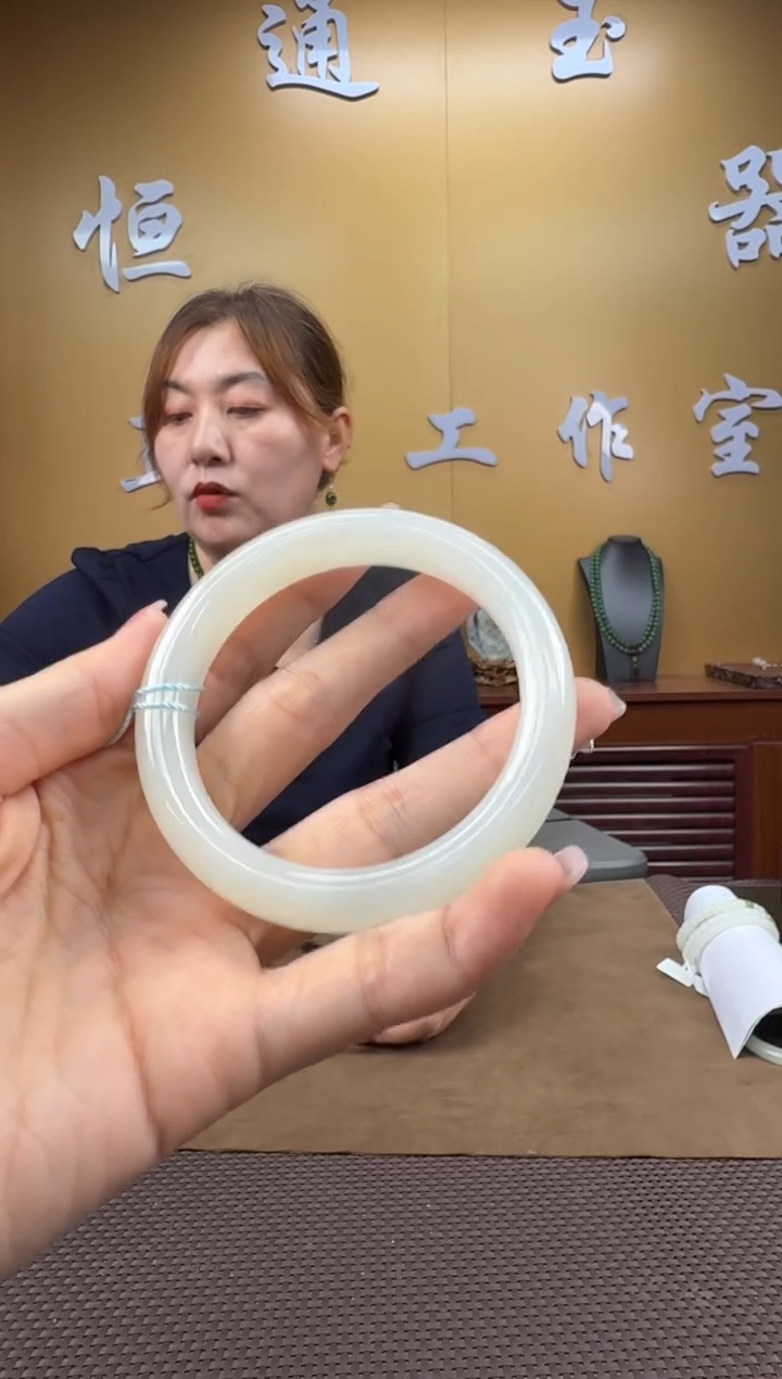 颈饰未镶嵌和田玉手镯60