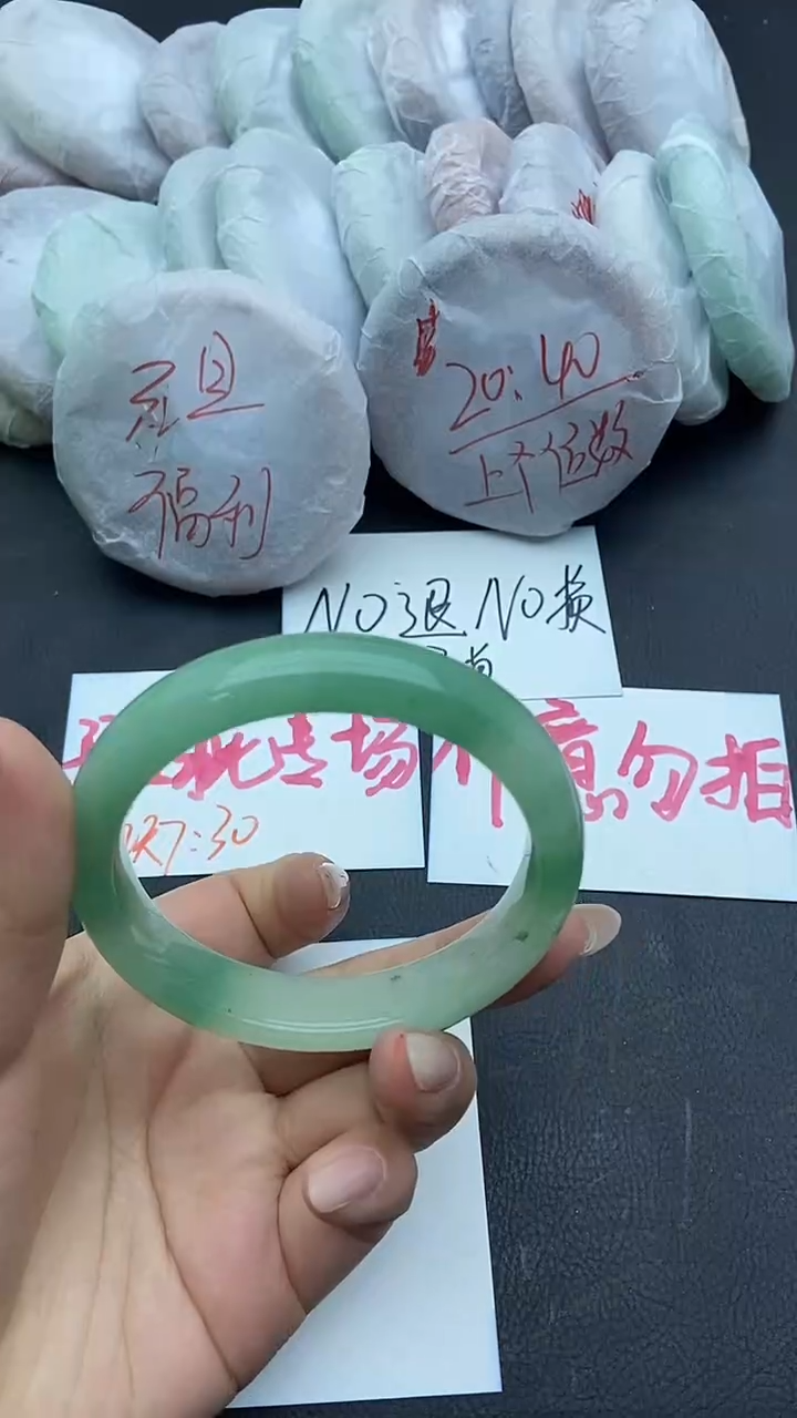 未镶嵌手镯石英质玉瑕疵71+62/63