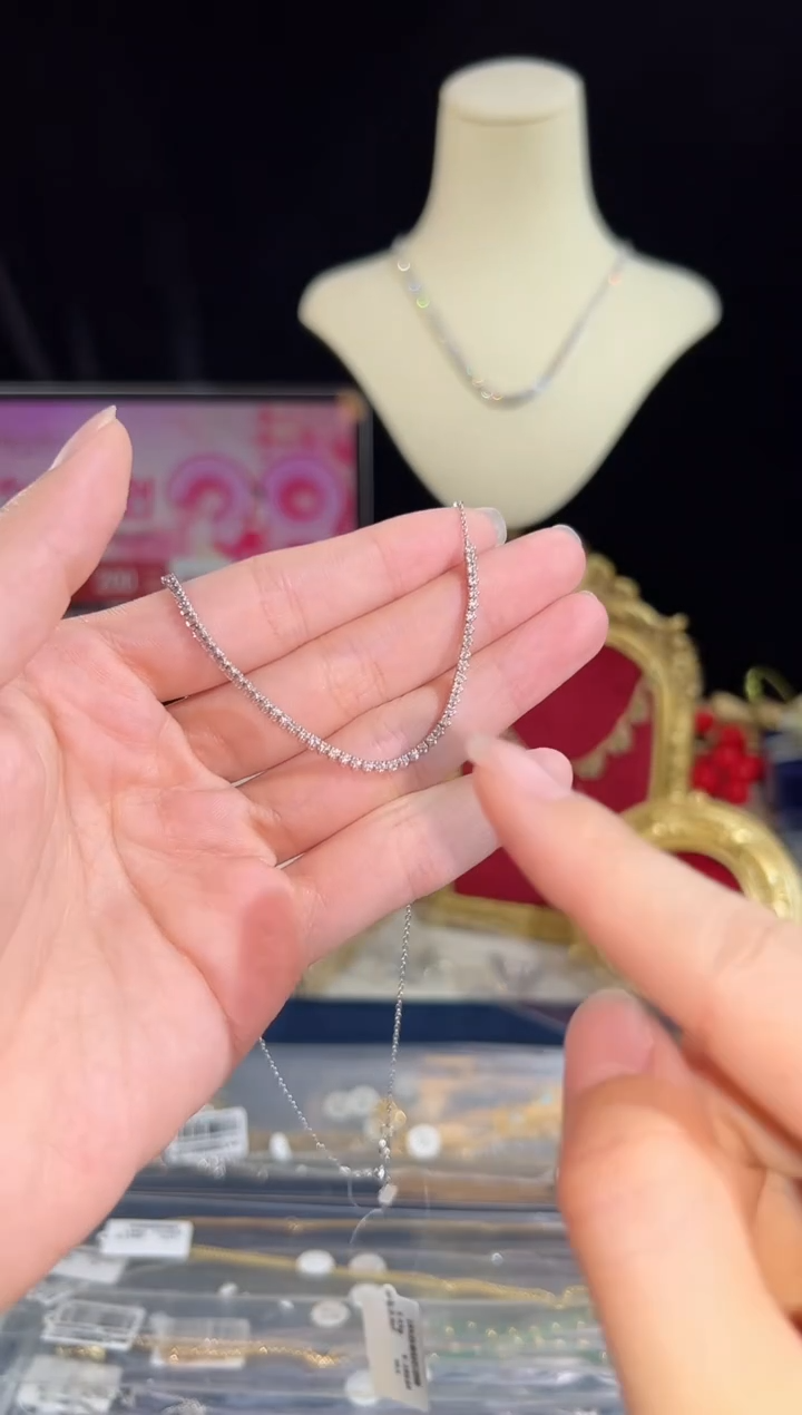 【闪购商品】钻石颈饰18K金镶嵌BN13956#-W#100