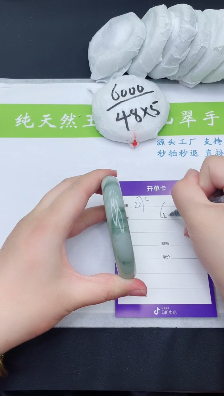 【闪购商品】石英质玉手镯未镶嵌T207-62+