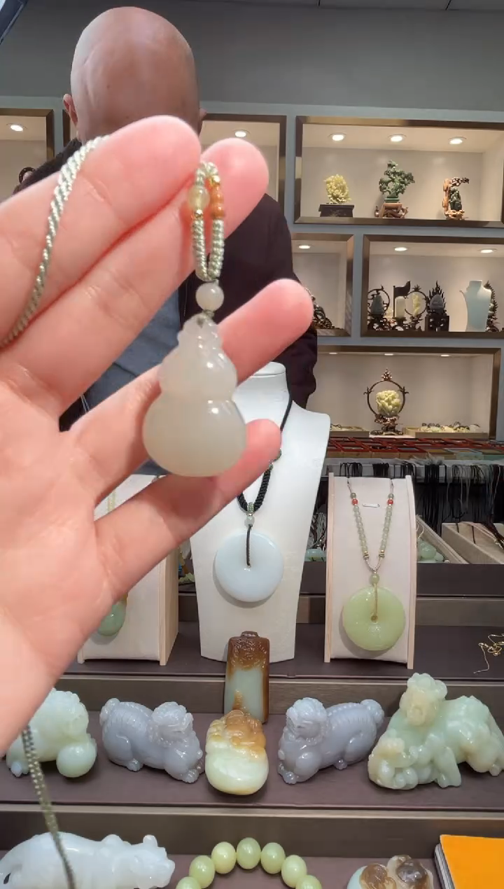 颈饰未镶嵌和田玉苏