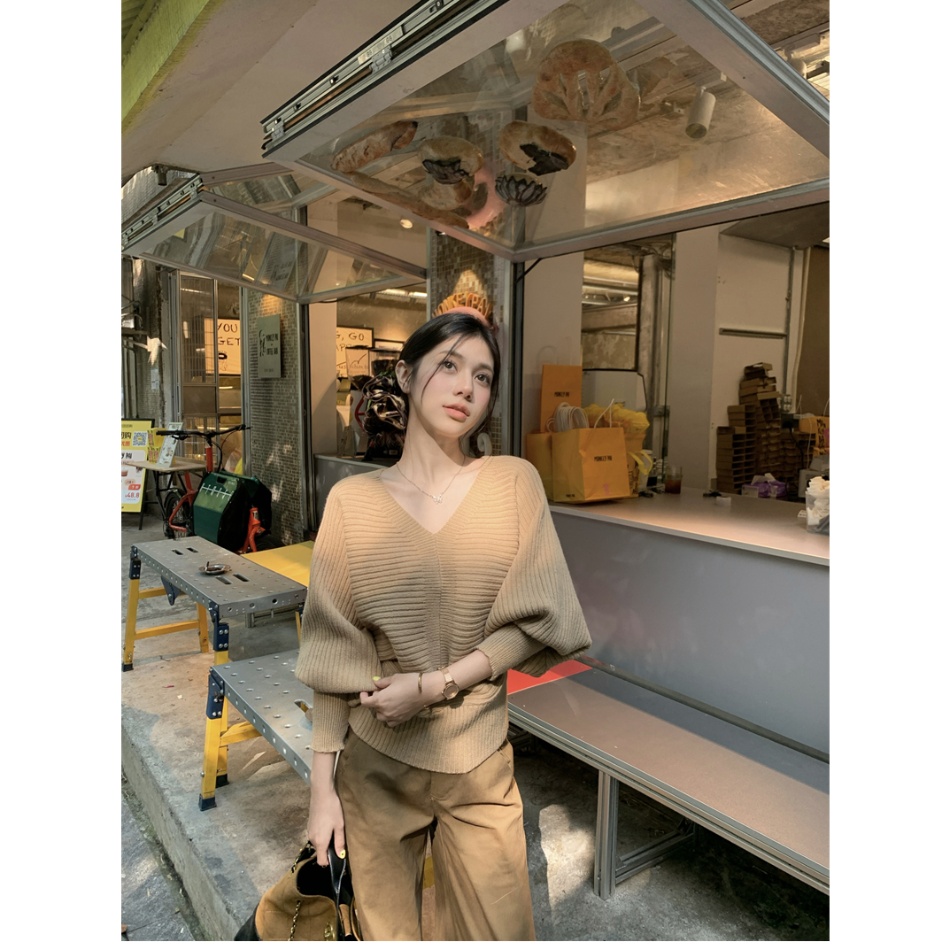 温柔风V领蝙蝠袖针织衫女秋季独特漂亮超好看收腰打底衫上衣