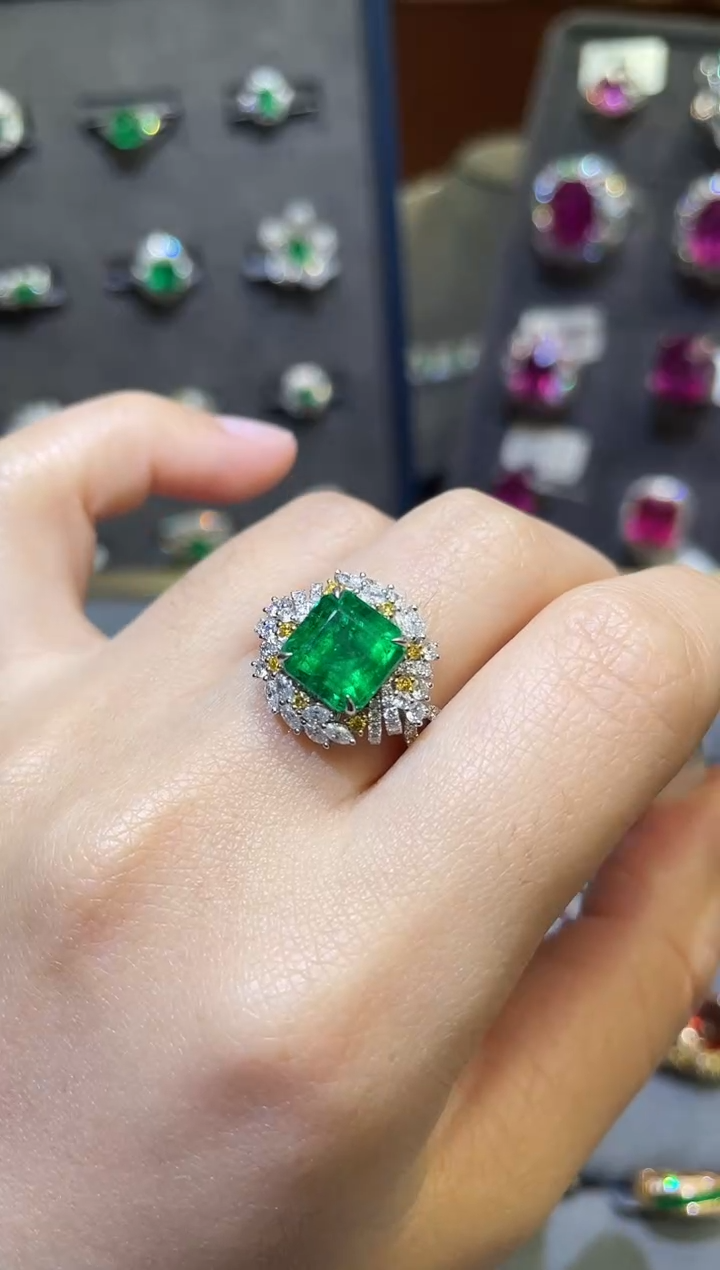 【闪购商品】祖母绿戒指18K金镶嵌/3.15ct