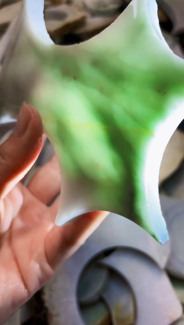 【闪购商品】翡翠颈饰未镶嵌A货白谭1950