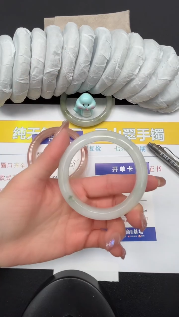 【闪购商品】石英质玉手镯未镶嵌90-56.5