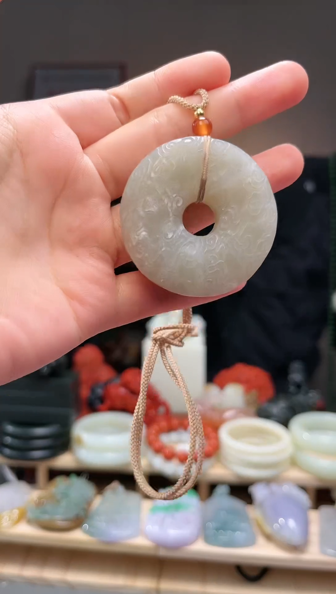 颈饰未镶嵌和田玉吊坠