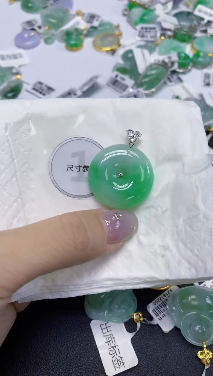 颈饰18K金镶嵌翡翠天然缅甸翡翠A货百元以上9元证书费自理