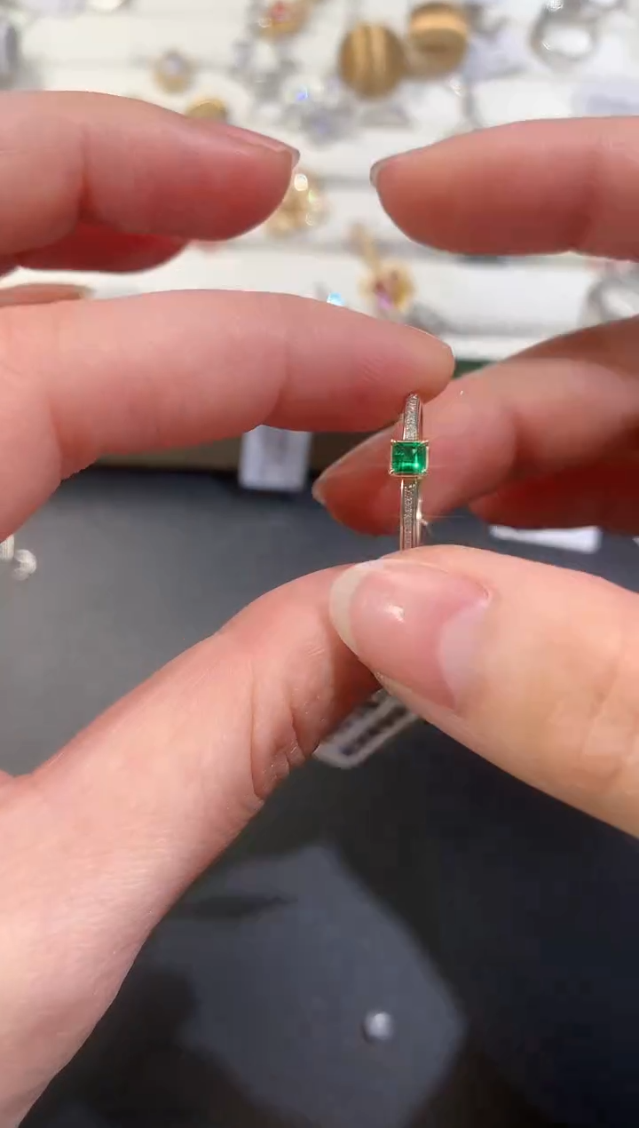 【闪购商品】祖母绿戒指18K金镶嵌S470|1680