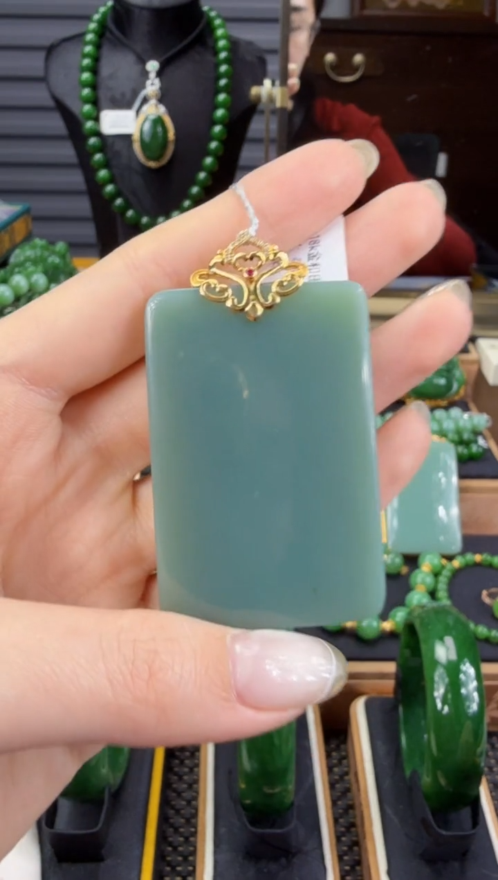 【闪购商品】和田玉（碧玉）吊坠(不含链)18K金镶嵌 