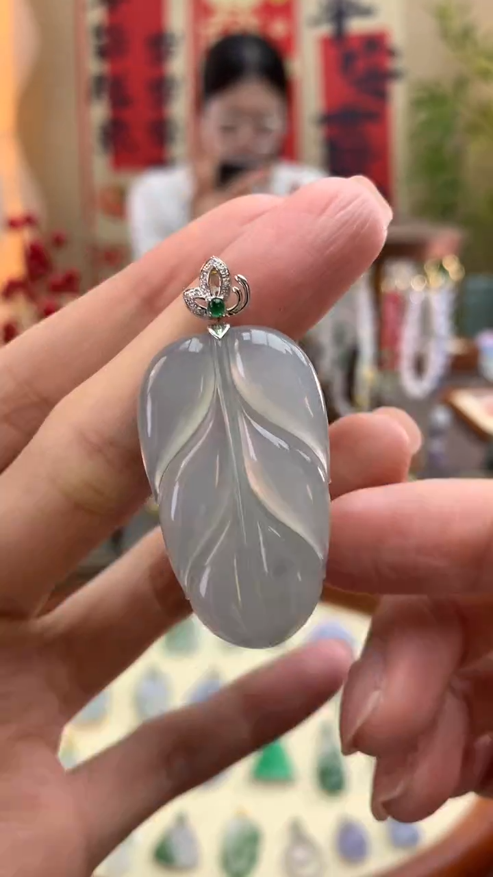 【闪购商品】翡翠颈饰18K金镶嵌叶子