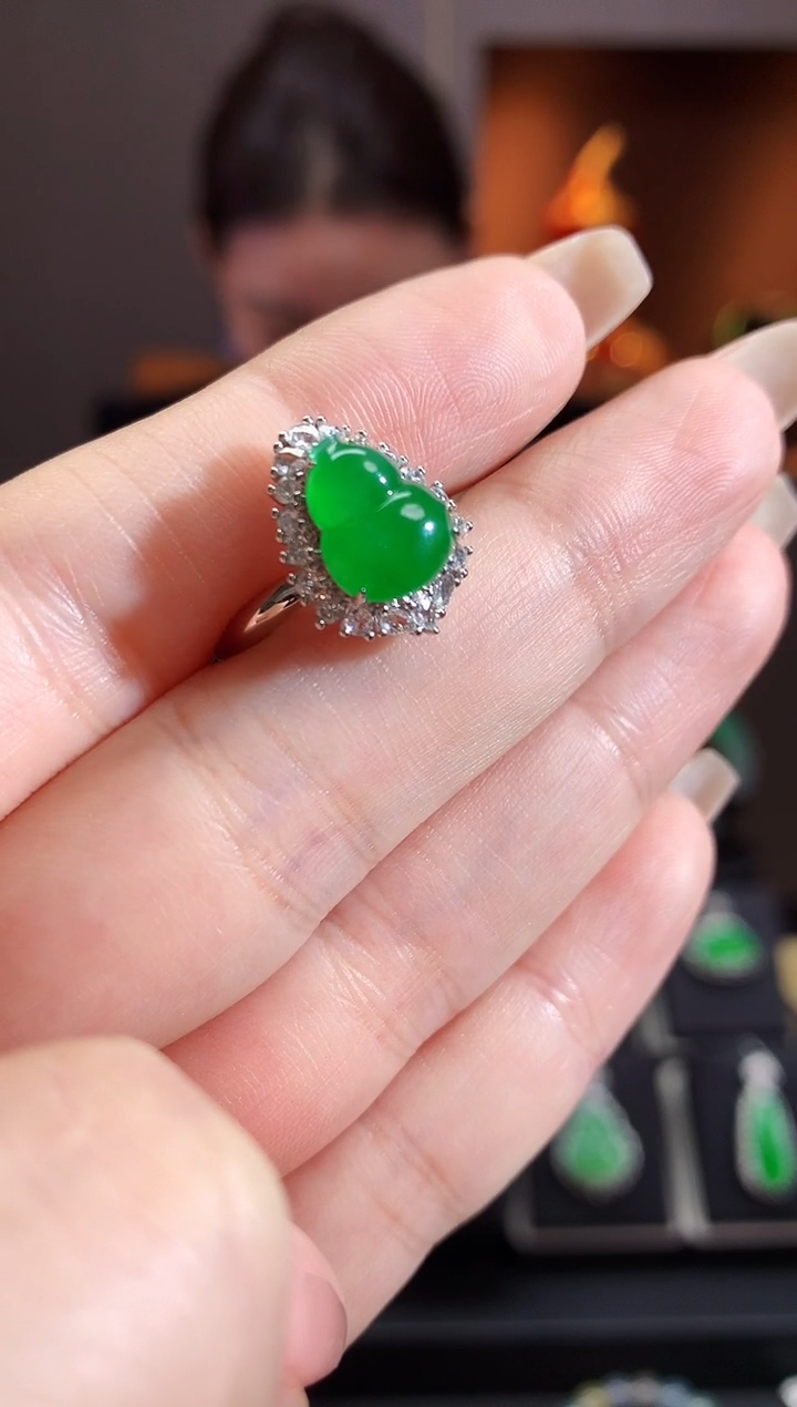 【闪购商品】翡翠颈饰18K金镶嵌葫芦戒指