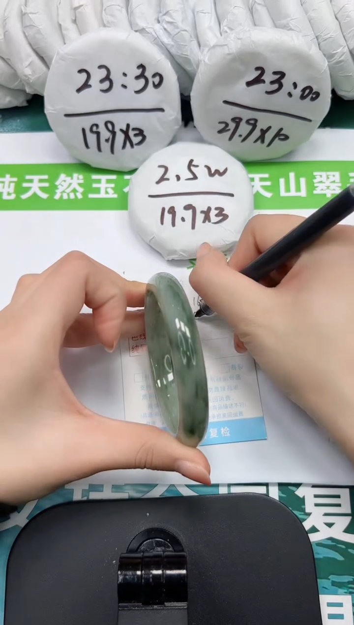 【闪购商品】石英质玉手镯未镶嵌k160-62