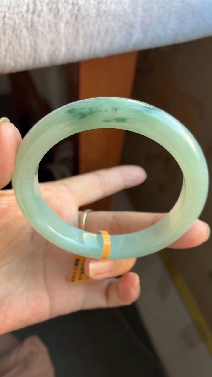 未镶嵌手镯翡翠（高货血漏）冰胶绿底飘花20号
