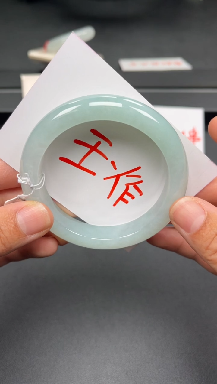 未镶嵌手镯翡翠多人