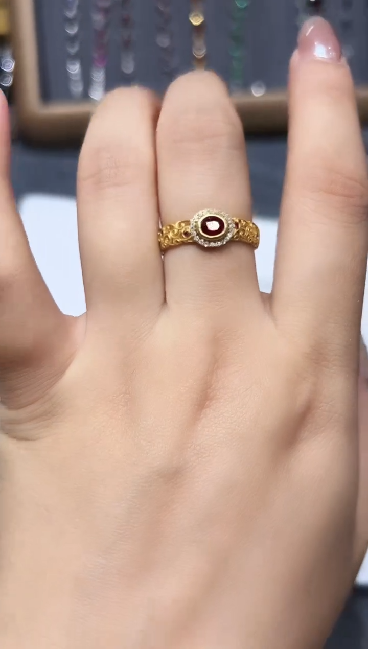 戒指18K金镶嵌红宝石·