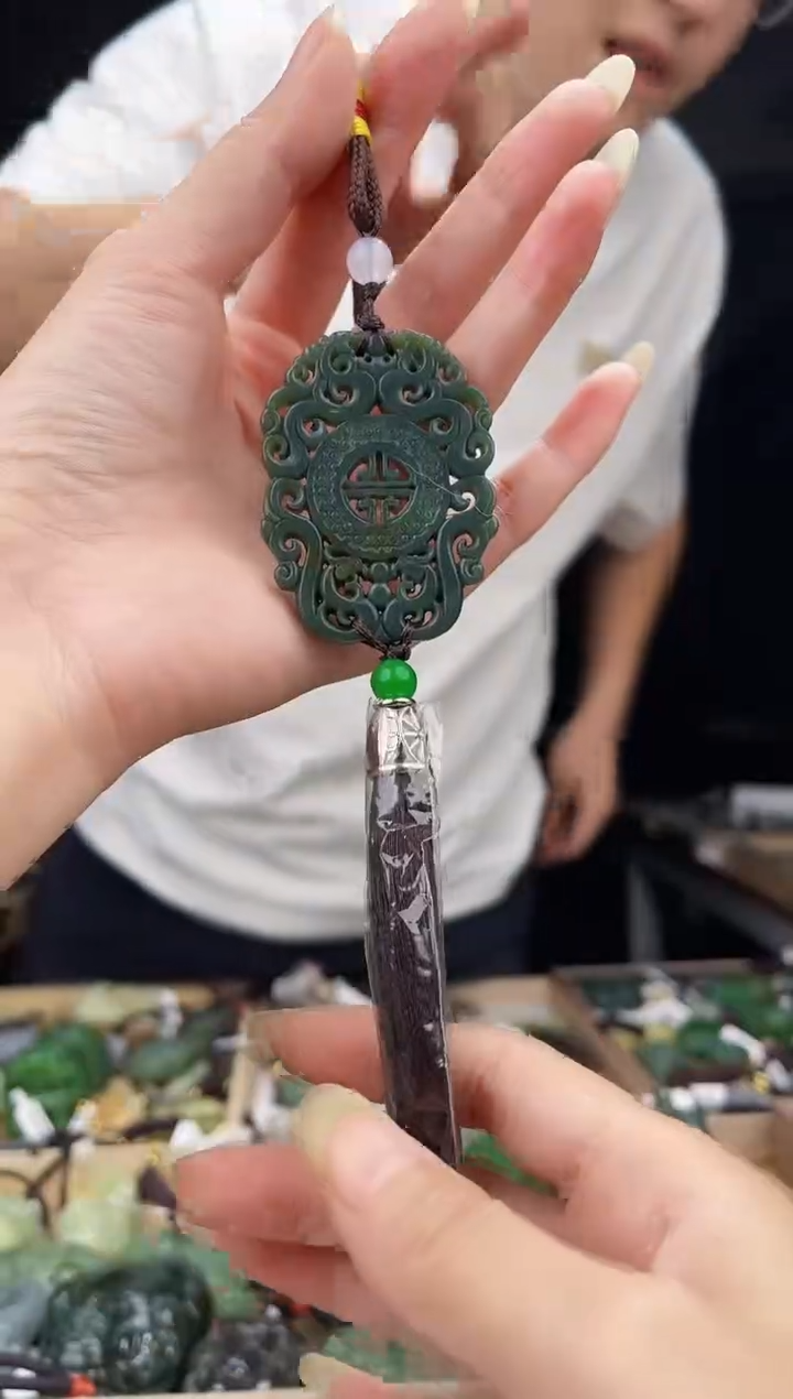 颈饰未镶嵌和田玉1