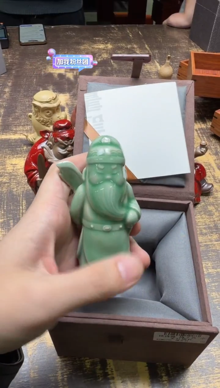 徐诗微梅子青小关公摆件