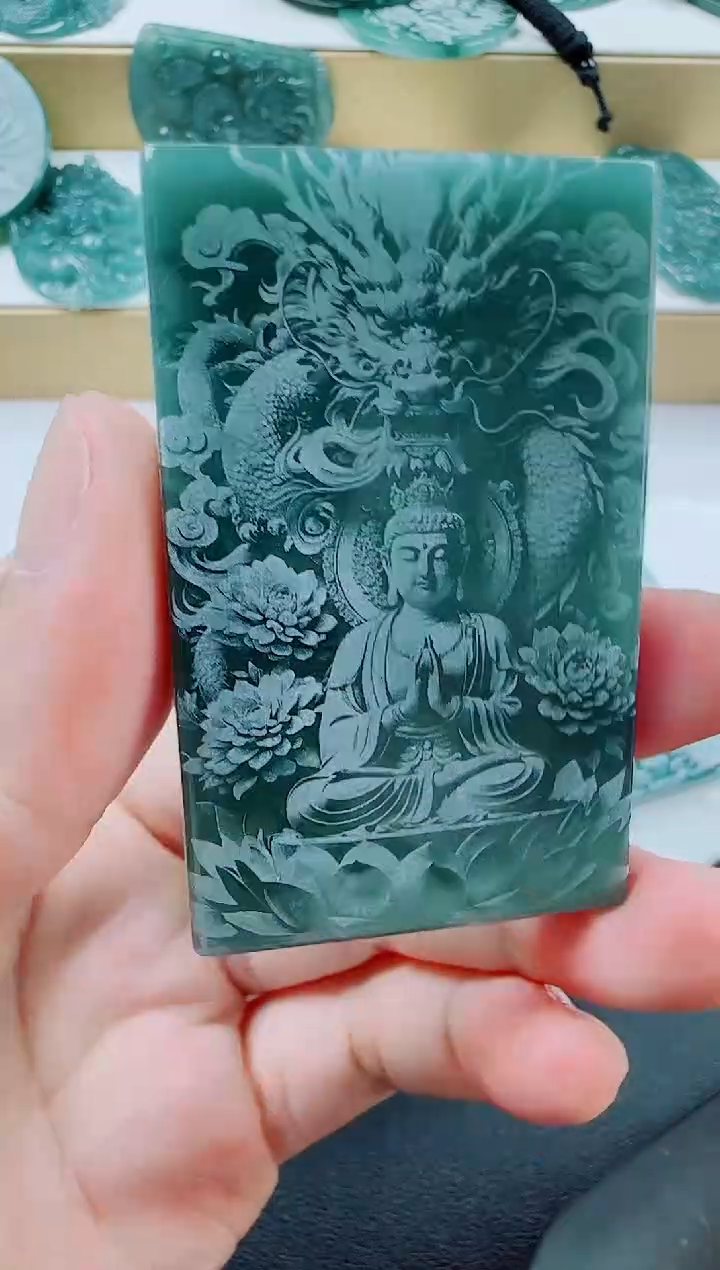 翡翠未镶嵌颈饰龙本命佛