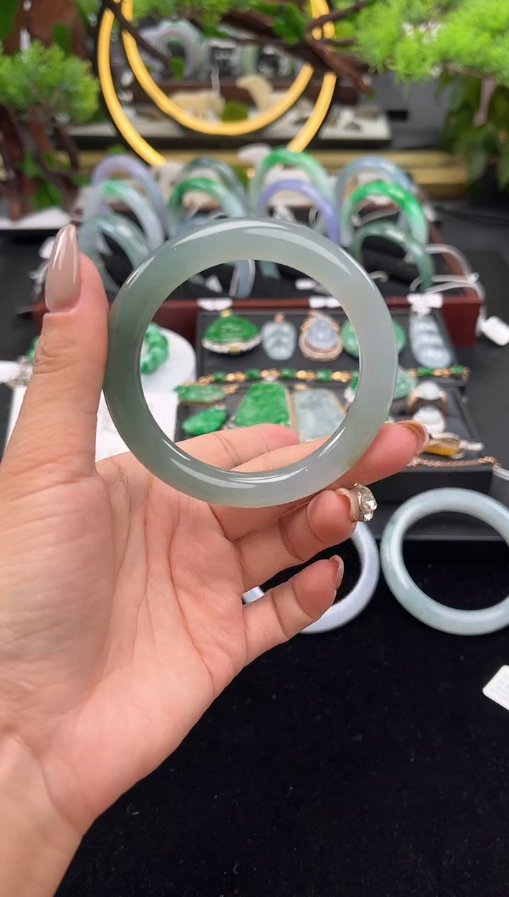 未镶嵌手镯翡翠手镯