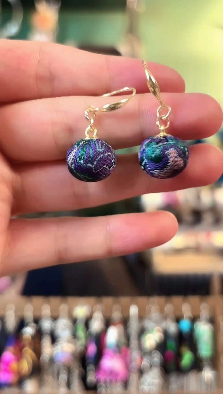 织绣彩云南阁非遗老绣饰品592