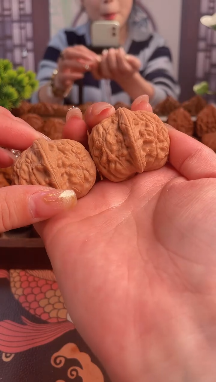 【闪购商品】文玩核桃把件S34号40尺九月