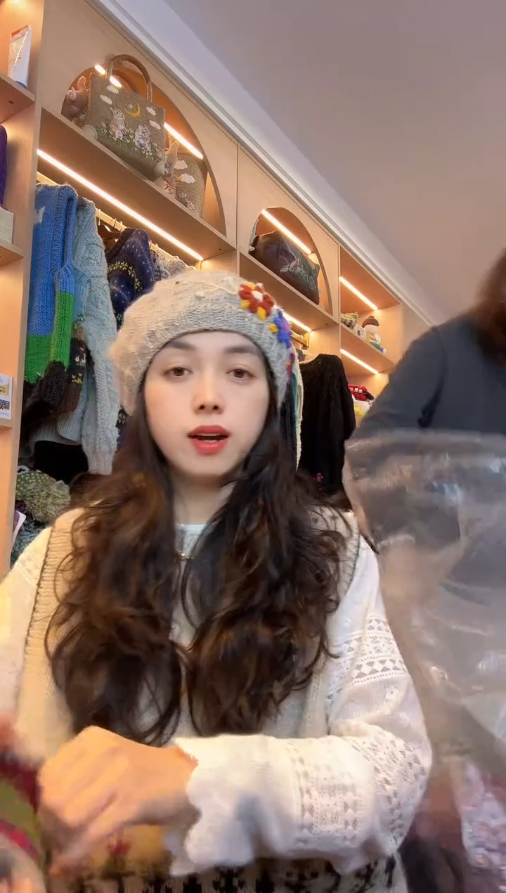 羊毛浅灰色提花贝雷帽