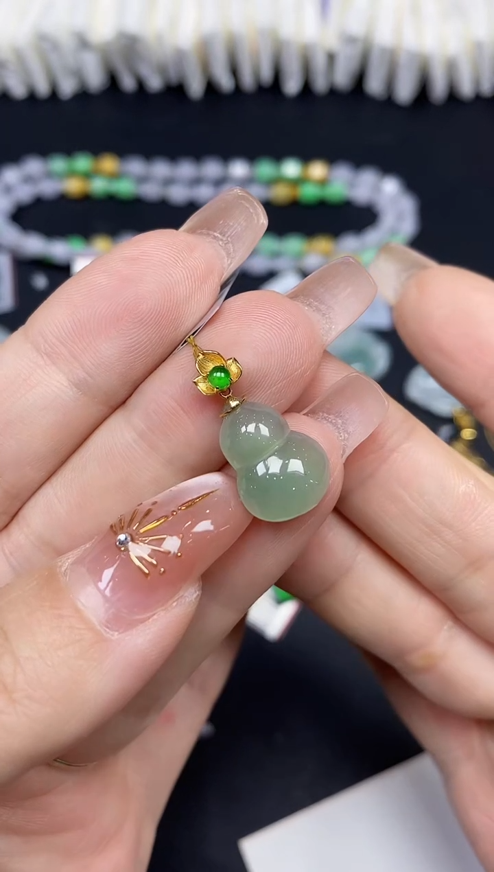 吊坠(不含链)18K金镶嵌翡翠葫芦18K金扣镶嵌@@CMT838-2