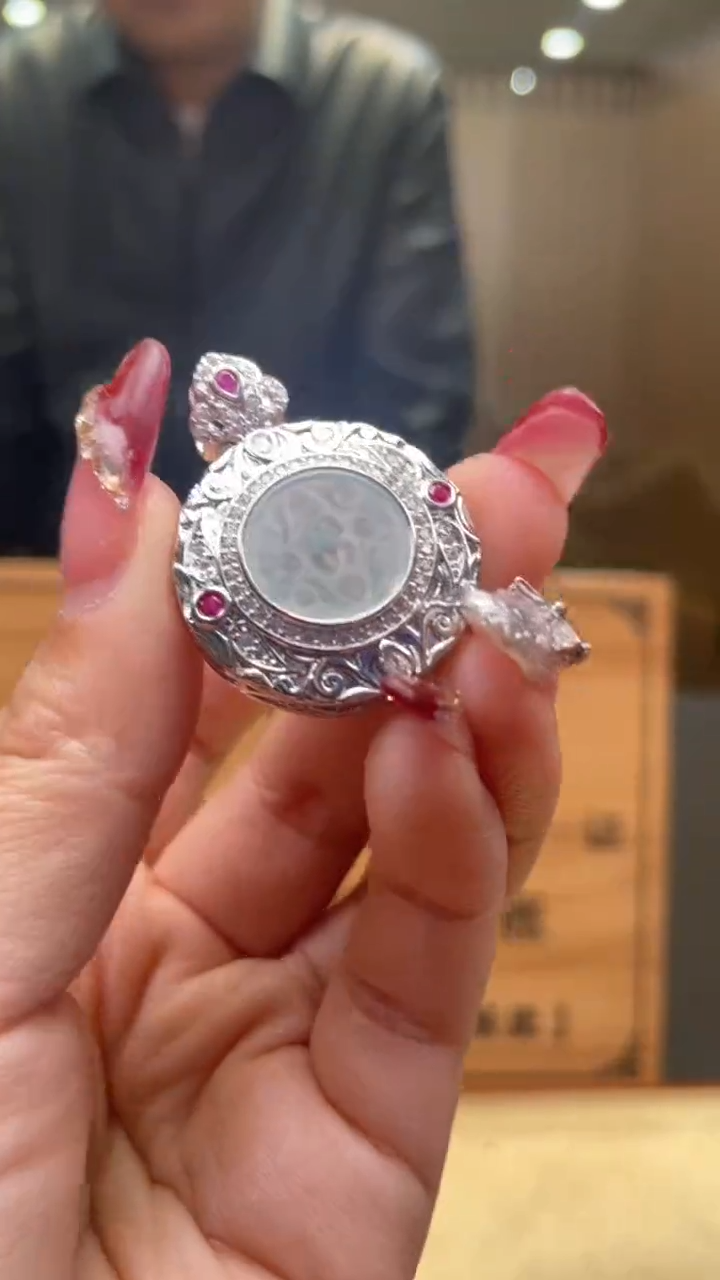 【闪购商品】翡翠颈饰未镶嵌      *A10 (只发一件) 