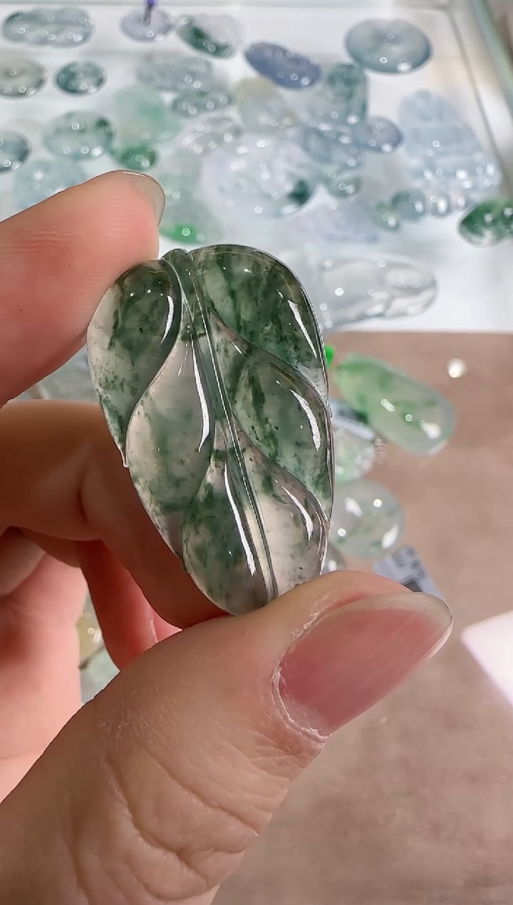 【闪购商品】翡翠吊坠(不含链)未镶嵌··