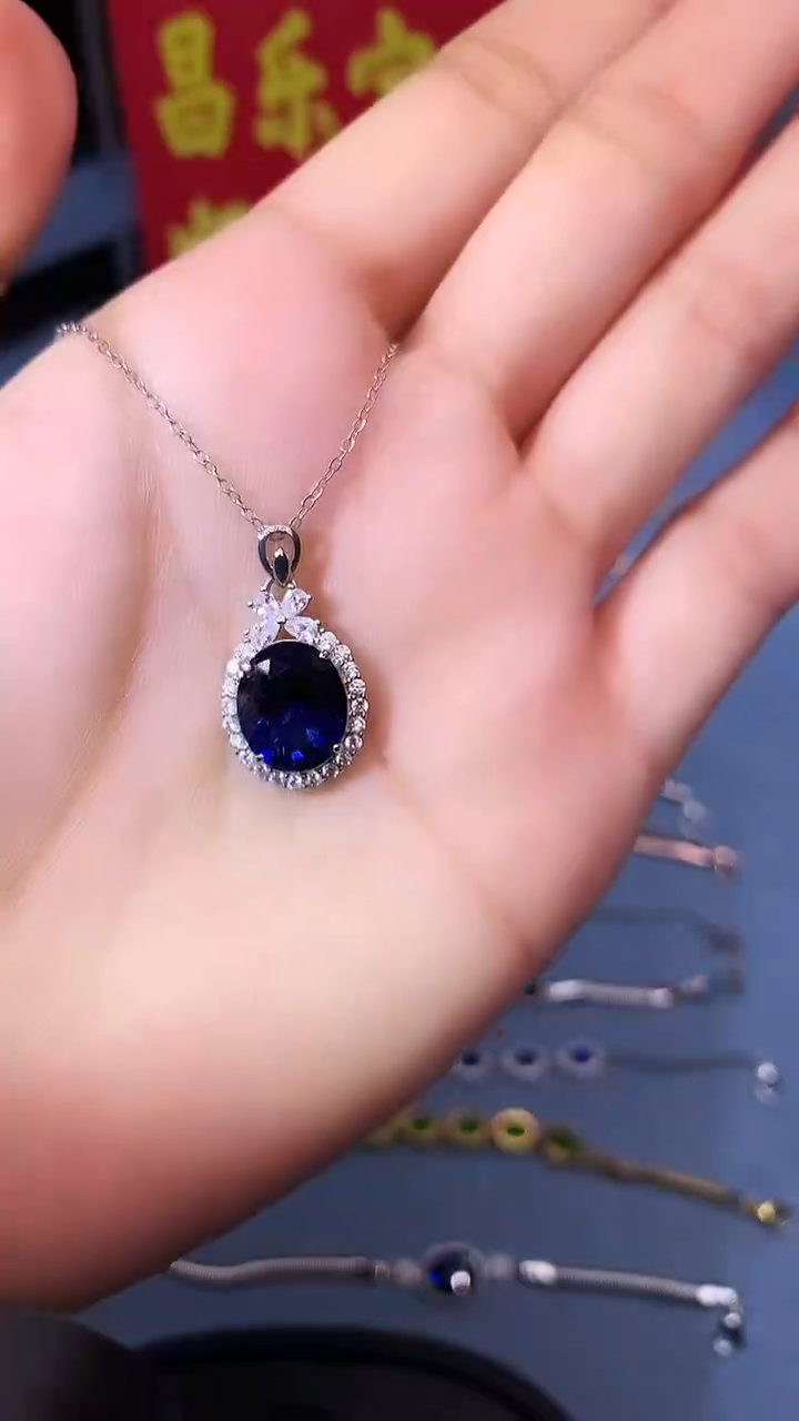 【闪购商品】蓝宝石吊坠(赠链)银S925镶嵌1111