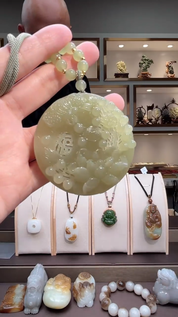 颈饰未镶嵌和田玉苏