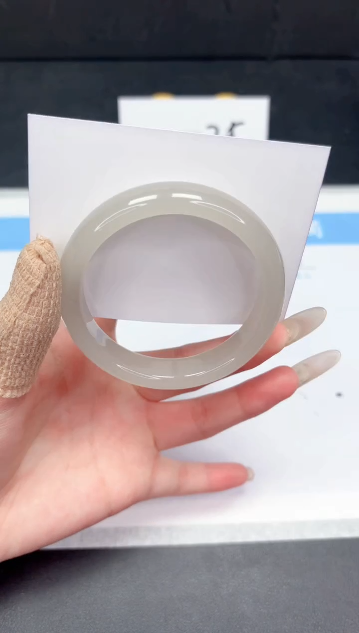 【闪购商品】石英质玉手镯未镶嵌18-58.3