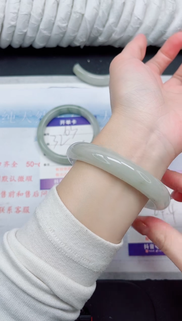 【闪购商品】石英质玉手镯未镶嵌64-64.4