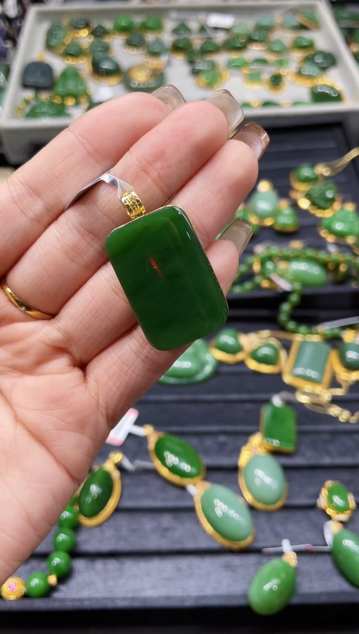 【闪购商品】和田玉吊坠18K金镶嵌多样性发一