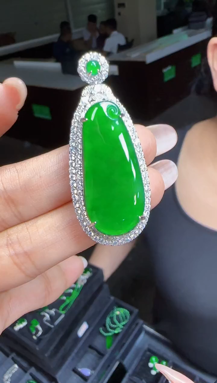 定制翡翠未镶嵌翡翠吊坠195