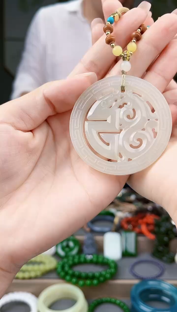 蛇纹石玉合金颈饰拍一发一拍一发一