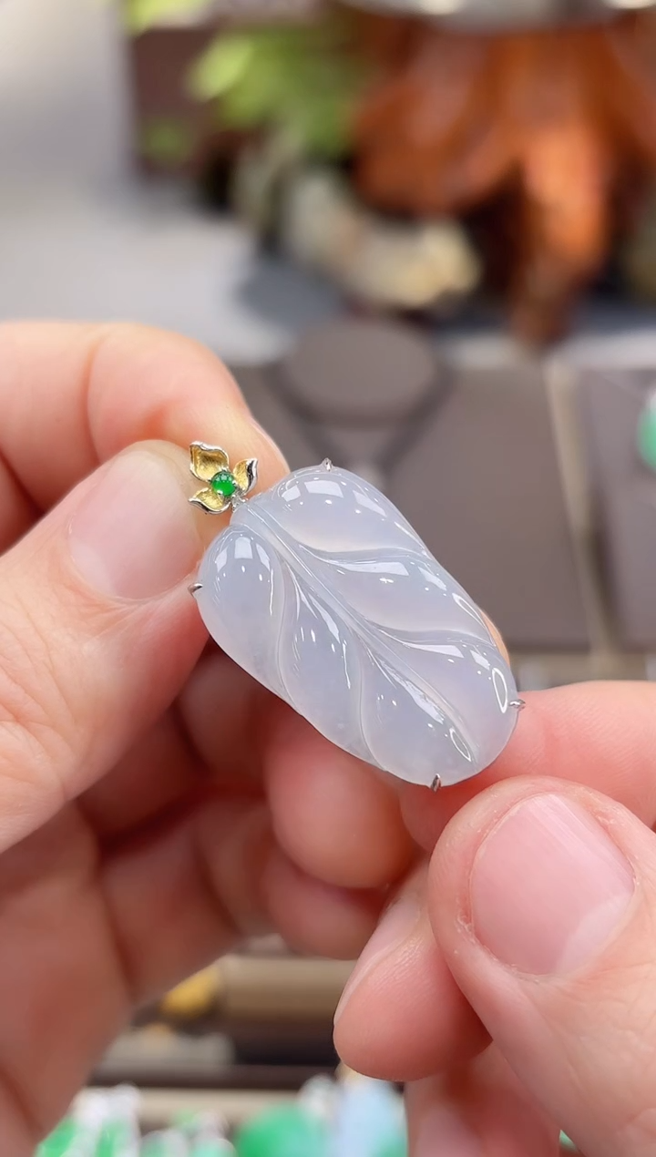 【闪购商品】翡翠吊坠(赠链)18K金镶嵌叶子吊坠 有矿点